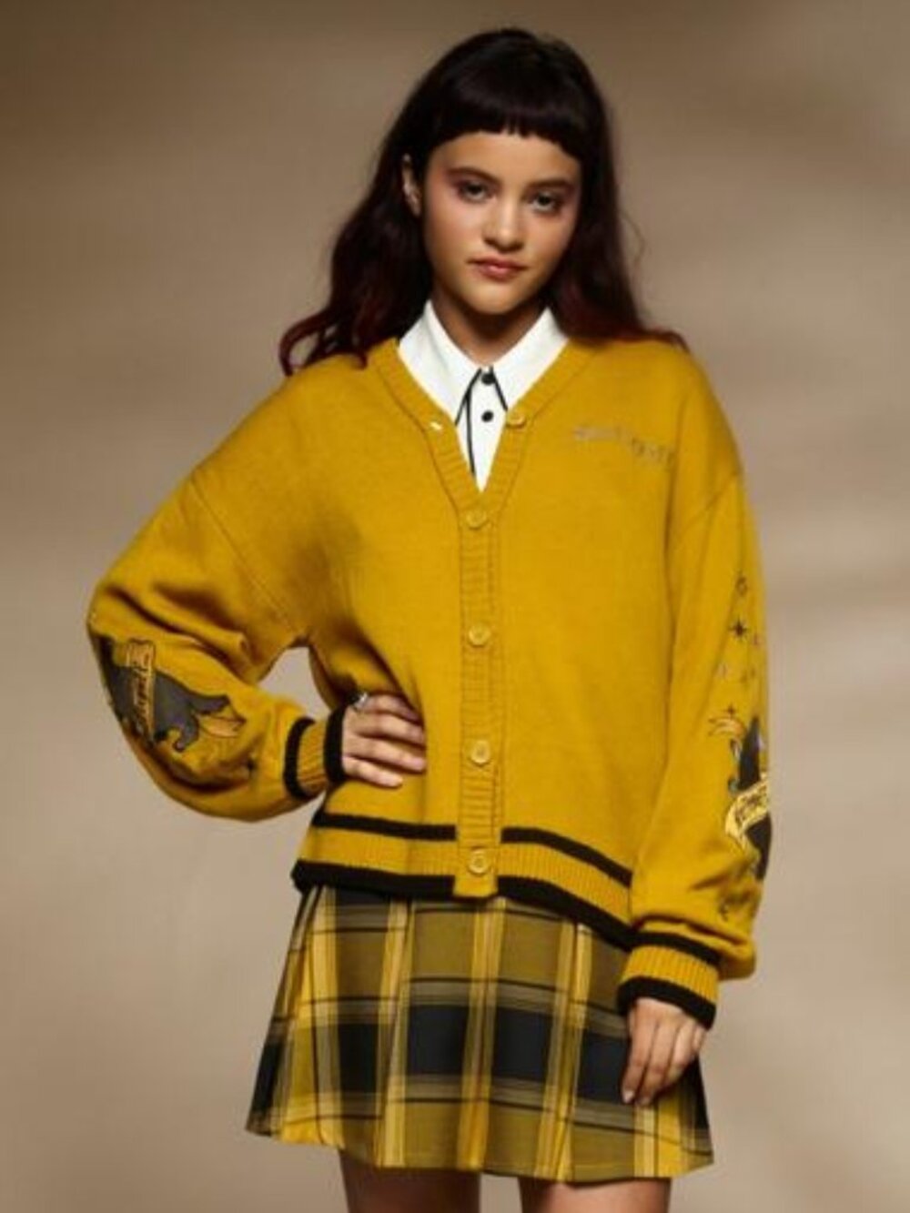 Hot Topic Harry Potter Hufflepuff Yellow Knit Badger Sleeve Cardigan Sweater